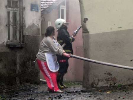 Asırlık mescit yangında kullanılamaz hale geldi