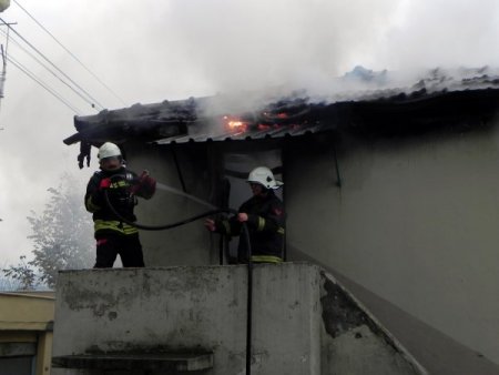 Asırlık mescit yangında kullanılamaz hale geldi