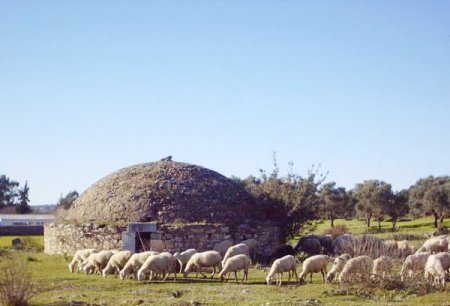 Asırlık Su Sarnıçları Zamana Meydan Okuyor