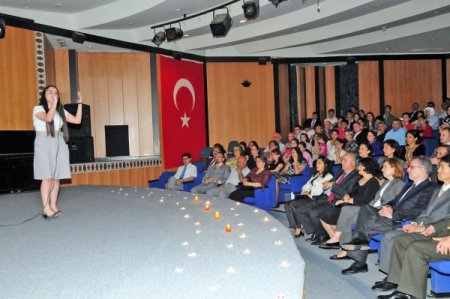 Aşkabat Anadolu Lisesi Öğrencilerinden Şiir Ziyafeti