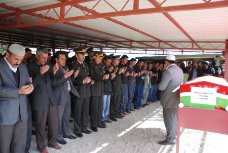 Asker arkadaşı tarafından vurulan Uzman Çavuş toprağa verildi