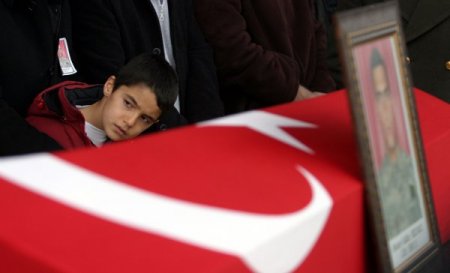 Asker Uğurlarken Kazada Can Veren Aynı Ailenin 5 Ferdi Yan Yana Defnedildi