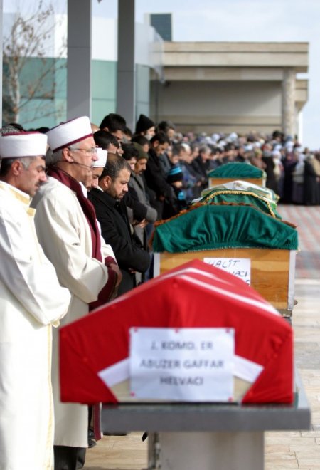 Asker Uğurlarken Kazada Can Veren Aynı Ailenin 5 Ferdi Yan Yana Defnedildi