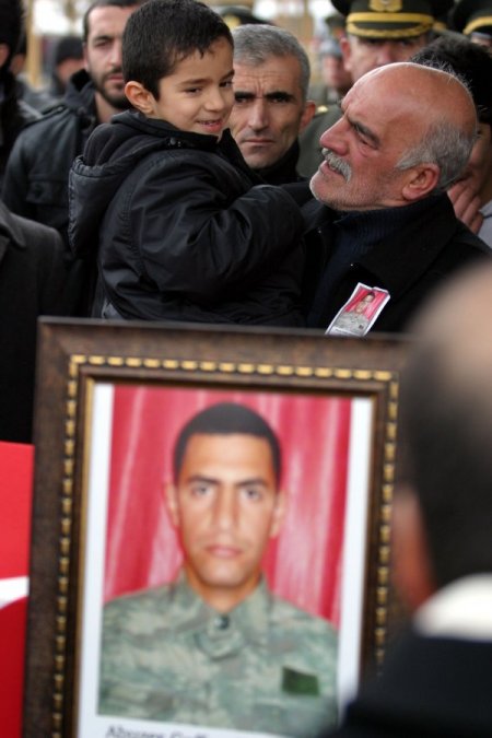 Asker Uğurlarken Kazada Can Veren Aynı Ailenin 5 Ferdi Yan Yana Defnedildi