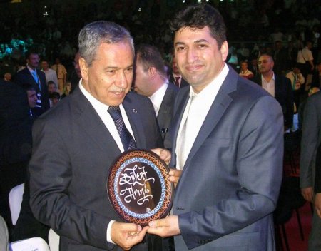 Askerde öğrendiği hat sanatını meslek haline getirdi