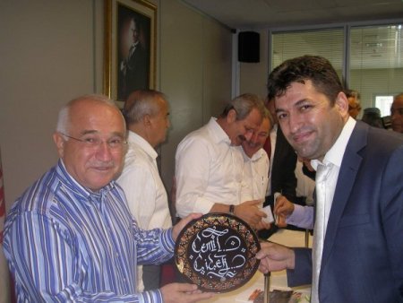 Askerde öğrendiği hat sanatını meslek haline getirdi