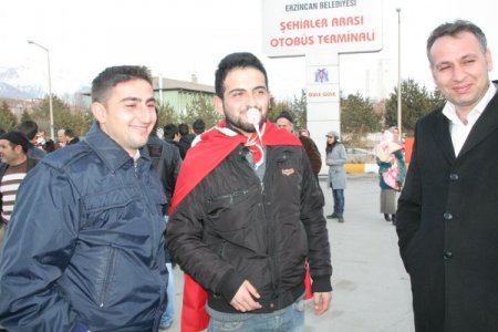 Askere Gidenlerin Ağzına Emzik Verdiler