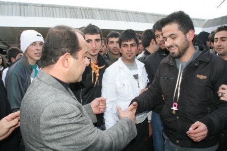 Askere Gidenlerin Ağzına Emzik Verdiler