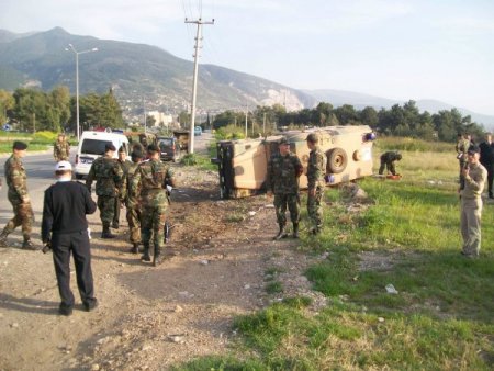 Askeri Ambulans Devrildi: 1 Asker Öldü, 4 Asker Yaralı
