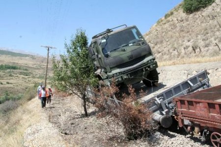 Askeri Araç Yüklü Trene Bombalı Saldırı