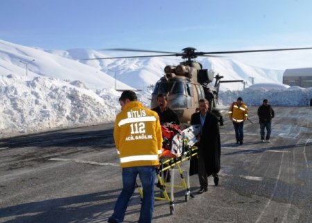 Askeri helikopterler, Doğu'da hayat kurtarmaya devam ediyor