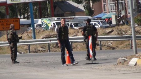 Askeri konvoy patlamadan son anda kurtuldu