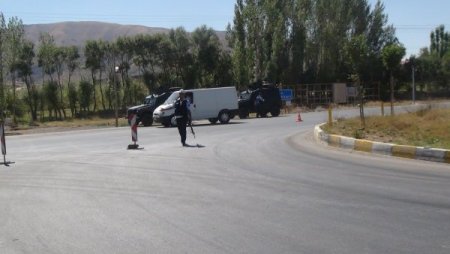 Askeri konvoy patlamadan son anda kurtuldu