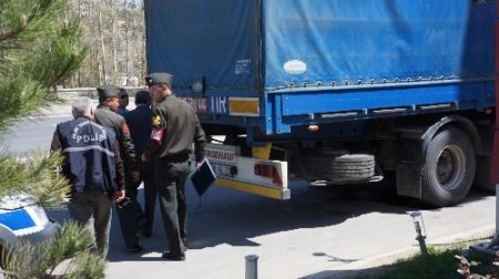 Askeri malzeme taşıyan TIR’a silahlı saldırı