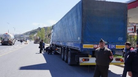 Askeri malzeme taşıyan TIR’a silahlı saldırı
