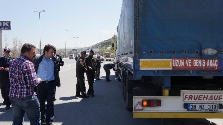 Askeri malzeme taşıyan TIR’a silahlı saldırı