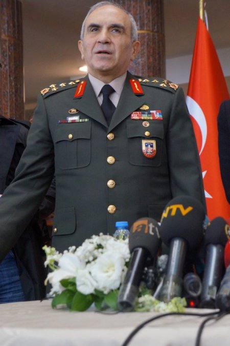 Askerler, kadına şiddet konusunda 16 saatlik eğitime alınacak