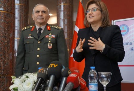 Askerler, kadına şiddet konusunda 16 saatlik eğitime alınacak