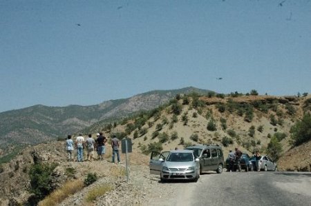 Askerlerin Geçişi Sırasında Uzaktan Kumandalı Bomba Patlatıldı