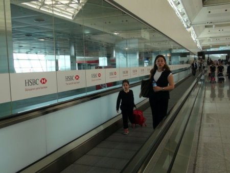 Aşkın Nur Yengi, Kızıyla Londra’ya Gitti