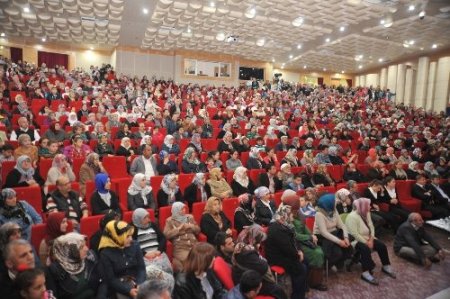 ‘Asrı Saadet’ten Merhamet Örnekleri’ konferansına büyük ilgi