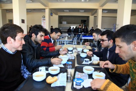 ASÜ’de Çanakkale Menüsü dağıtıldı