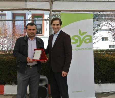 Asya, en çok elma aldığı çiftçileri ödüllendirdi