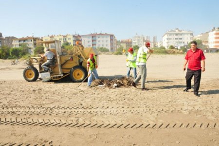 Atakum Sahilinde Sel Temizliği Başladı