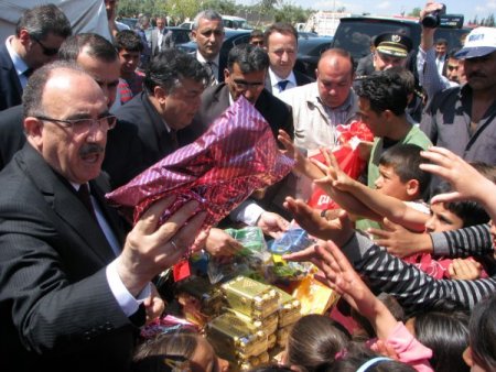 Atalay’dan Suriyelilere: Sizi Yalnız Bırakmayacağı