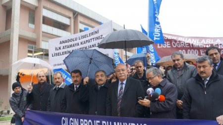 Atama bekleyen öğretmenler MEB önünde eylem yaptı