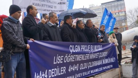 Atama bekleyen öğretmenler MEB önünde eylem yaptı