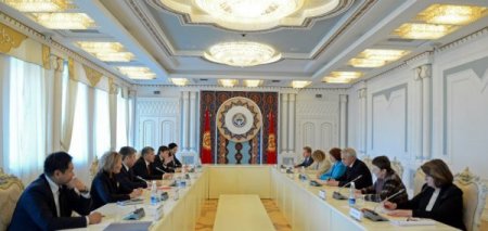 Atambayev, Ashton ile görüştü