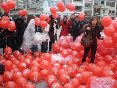 Atanamayan Öğretmen Adaylarından Balonlu Eylem