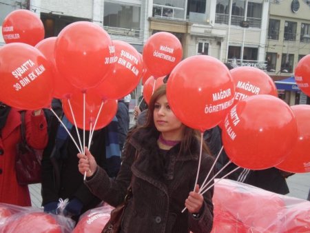 Atanamayan Öğretmen Adaylarından Balonlu Eylem