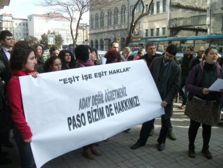 Atanamayan Öğretmenlerden Paso Eylemi