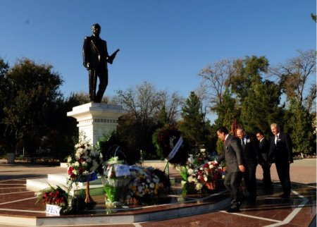 Atatürk, ata vatan Türkmenistan'da anıldı