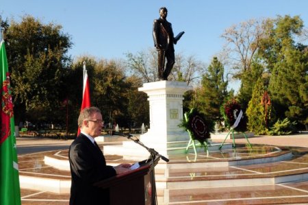 Atatürk, ata vatan Türkmenistan'da anıldı