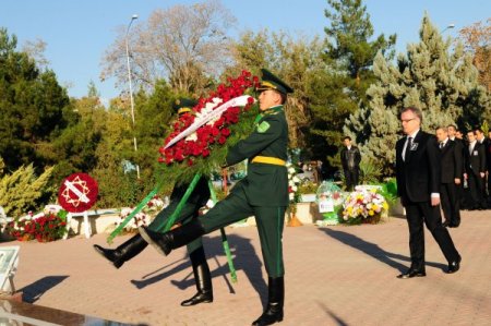 Atatürk, ata vatan Türkmenistan'da anıldı