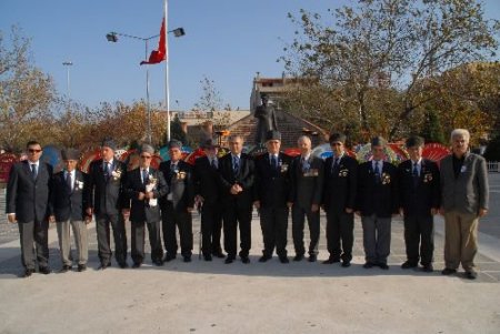 Atatürk, Çanakale'de Anzak Askerlerinin Katılımıyla Anıldı