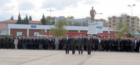 Atatürk, Edremit'te anıldı