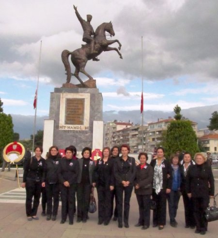 Atatürk, Edremit'te anıldı