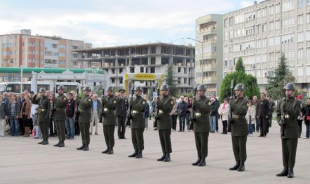 Atatürk, Edremit'te anıldı