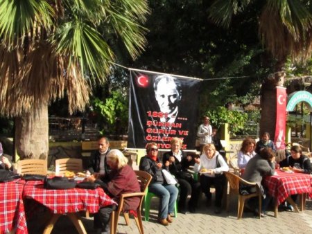 Atatürk Edremit'in Kızılkeçeli köyünde Mevlid ve lokmayla anıldı