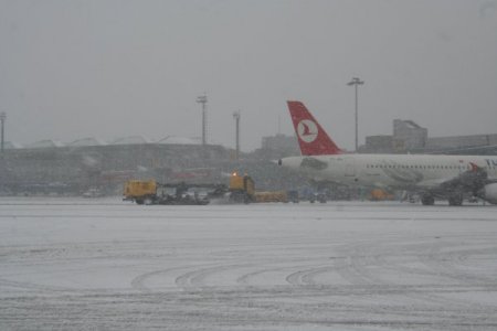 Atatürk Havalimanı’ndan kar manzaraları