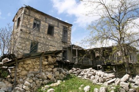 Atatürk İlkokulu öğrencileri Gülnarlı Şevki Bey’i andı