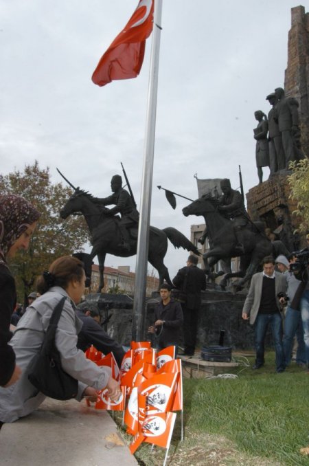 Atatürk ölüm yıldönümünde Uşak'ta da anıldı