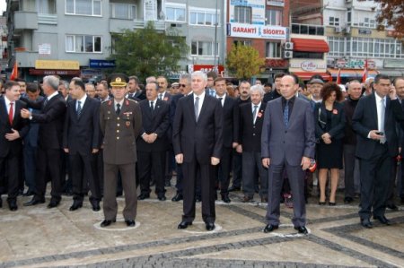 Atatürk ölüm yıldönümünde Uşak'ta da anıldı