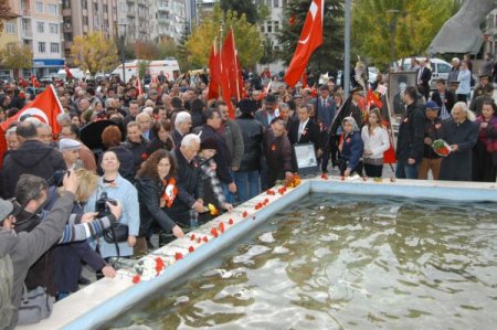 Atatürk ölüm yıldönümünde Uşak'ta da anıldı