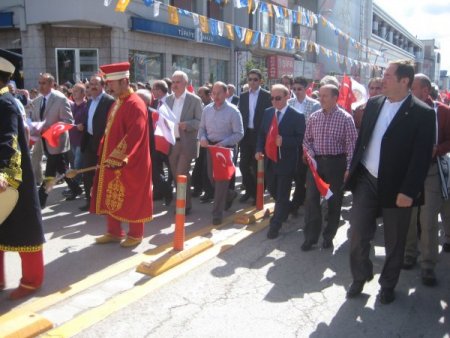 Atatürk Üniversitesi Mezunları Bakan Akdağ'la Yürüdü