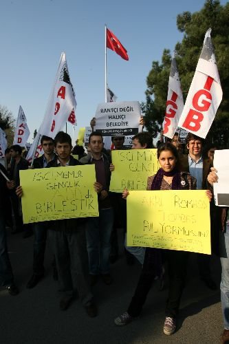 Atatürkçü Düşünce Derneği Üyeleri, Metrobüs Zammını Protesto Etti